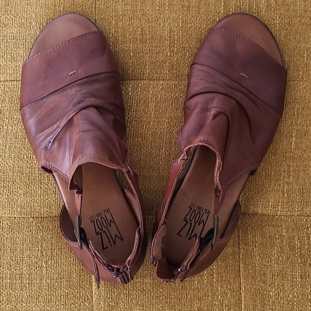 NWOT Miz Mooz Sandal
